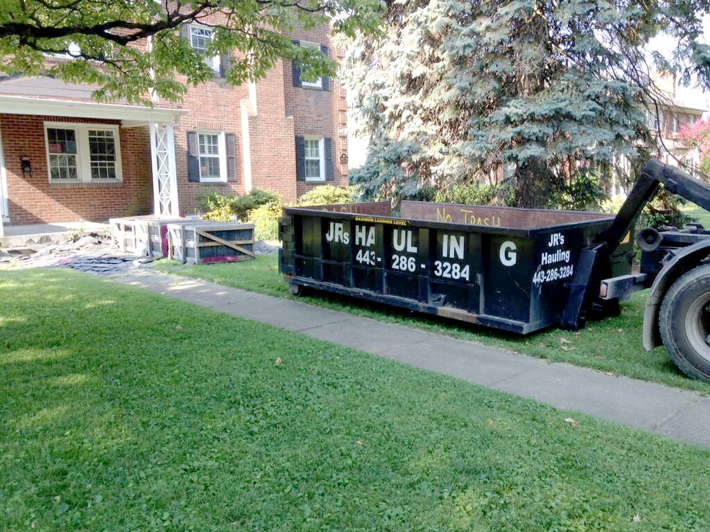 How a Dumpster Rental Can Help You Sell Your Home